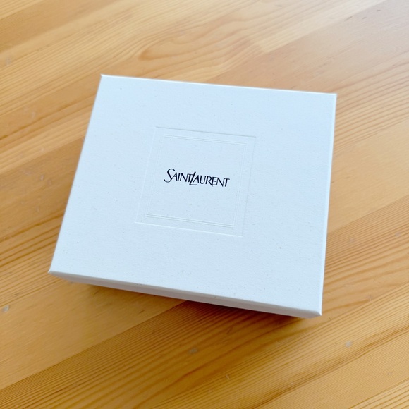 YSL Saint Laurent Logo Card Holder - Picture 6 of 6